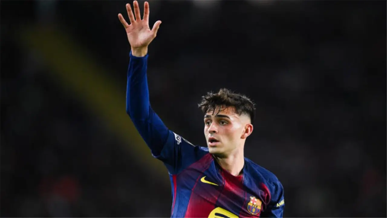 بيدري يوجه إشادة خاصة لنجم برشلونة ويصفه بالعنصر الذي لا غنى عنه